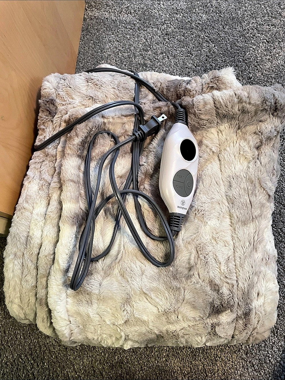 Westinghouse Electric Heated Faux Fur Throw Blanket Gray- Never been used